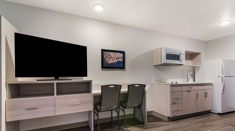 WoodSpring Suites Morrisville Room