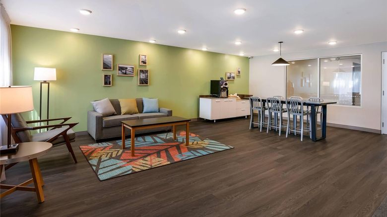 <b>WoodSpring Suites Knoxville West Lobby</b>. Images powered by <a href="https://iceportal.shijigroup.com/" title="IcePortal" target="_blank">IcePortal</a>.