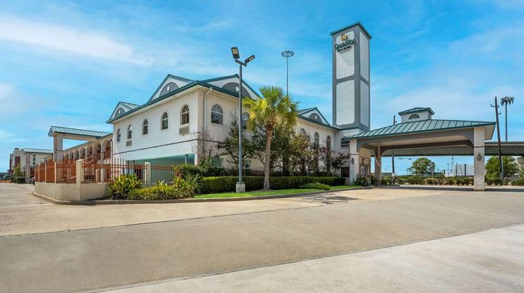 Quality Inn & Suites Houston Exterior