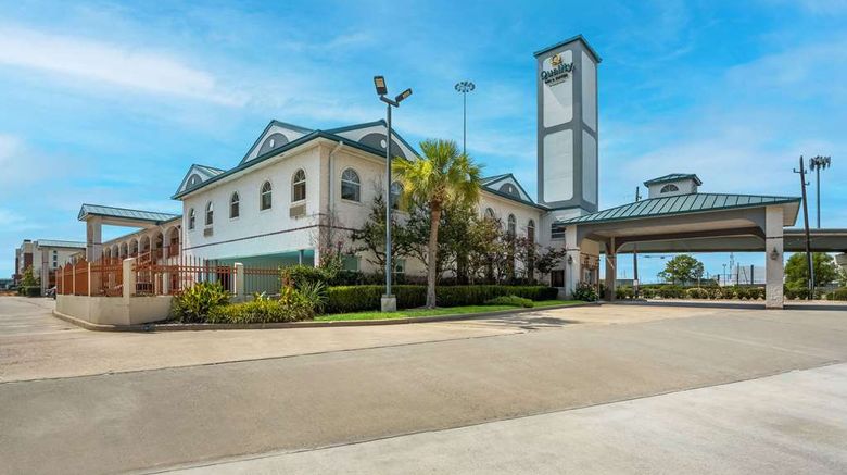 <b>Quality Inn & Suites Houston Exterior</b>. Images powered by <a href="https://iceportal.shijigroup.com/" title="IcePortal" target="_blank">IcePortal</a>.