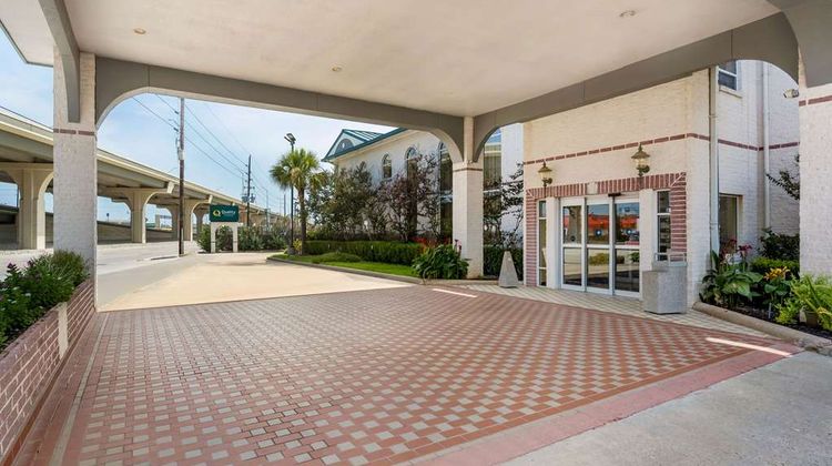 Quality Inn & Suites Houston Exterior
