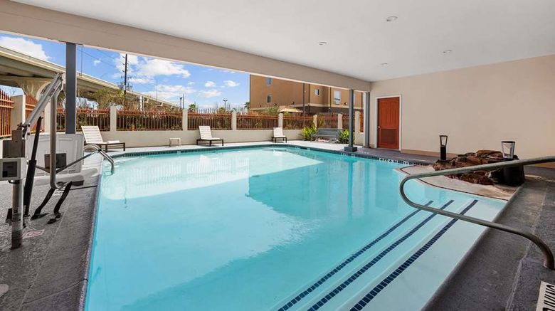 <b>Quality Inn & Suites Houston Pool</b>. Images powered by <a href="https://iceportal.shijigroup.com/" title="IcePortal" target="_blank">IcePortal</a>.