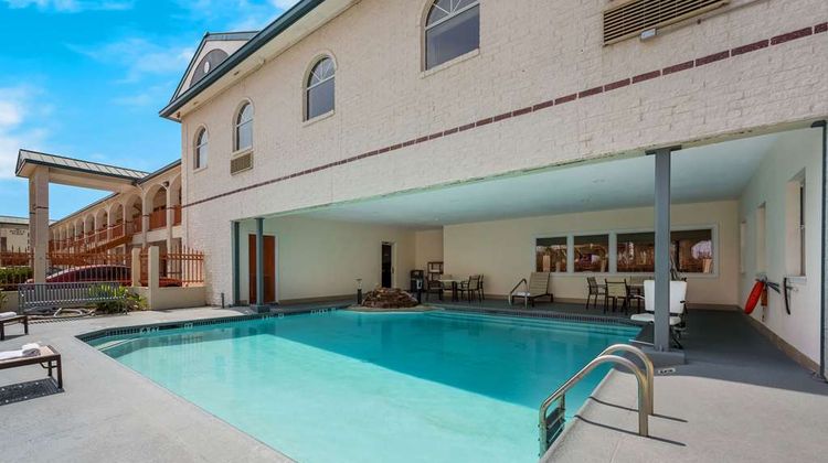 Quality Inn & Suites Houston Pool