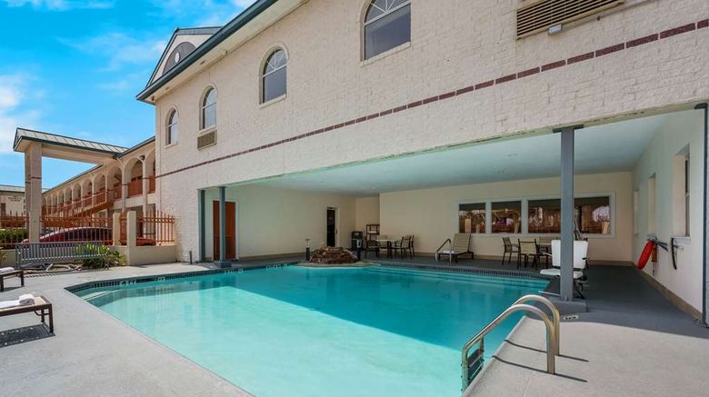 <b>Quality Inn & Suites Houston Pool</b>. Images powered by <a href="https://iceportal.shijigroup.com/" title="IcePortal" target="_blank">IcePortal</a>.