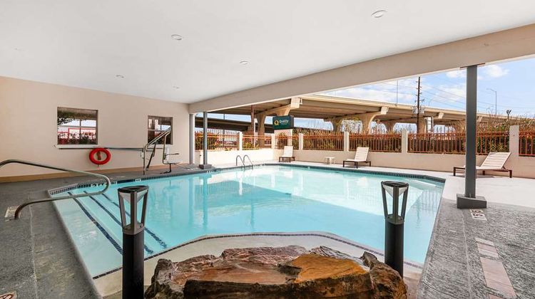 Quality Inn & Suites Houston Pool