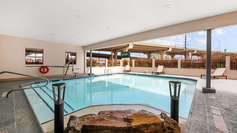 <b>Quality Inn & Suites Houston Pool</b>. Images powered by <a href="https://iceportal.shijigroup.com/" title="IcePortal" target="_blank">IcePortal</a>.