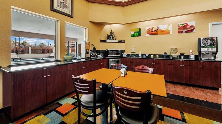 Quality Inn & Suites Houston Restaurant