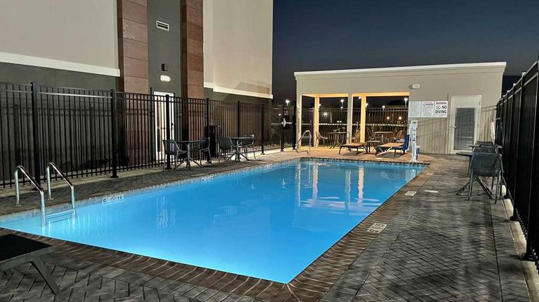 <b>La Quinta Inn & Suites by Wyndham Sulphur Pool</b>. Images powered by <a href="https://iceportal.shijigroup.com/" title="IcePortal" target="_blank">IcePortal</a>.