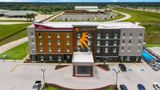 La Quinta Inn & Suites by Wyndham Sulphur Exterior
