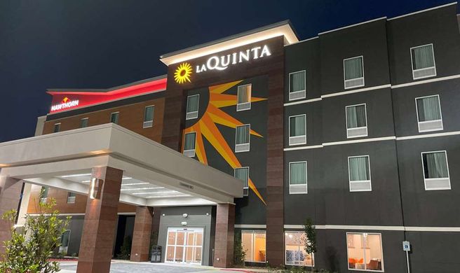 La Quinta Inn & Suites by Wyndham Sulphur Exterior