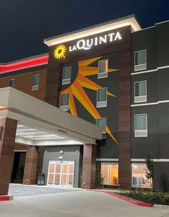 La Quinta Inn & Suites by Wyndham Sulphur