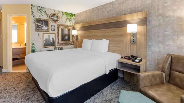 <b>Best Western Chicagoland Inn & Suites Room</b>. Images powered by <a href="https://iceportal.shijigroup.com/" title="IcePortal" target="_blank">IcePortal</a>.