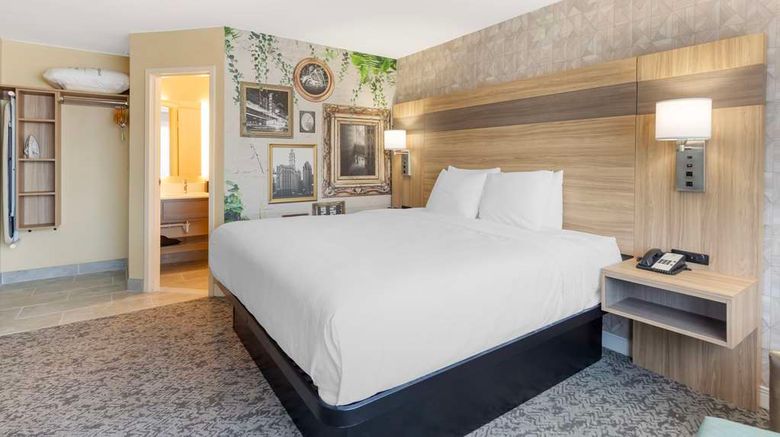 <b>Best Western Chicagoland Inn & Suites Suite</b>. Images powered by <a href="https://iceportal.shijigroup.com/" title="IcePortal" target="_blank">IcePortal</a>.