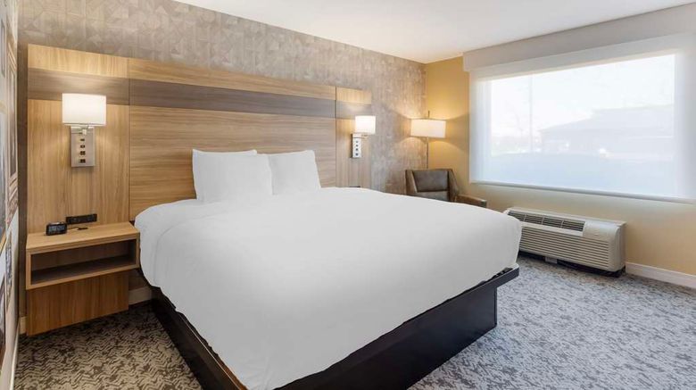 <b>Best Western Chicagoland Inn & Suites Room</b>. Images powered by <a href="https://iceportal.shijigroup.com/" title="IcePortal" target="_blank">IcePortal</a>.