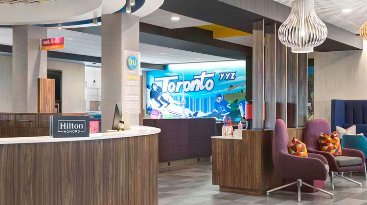 Tru by Hilton Toronto Airport West Lobby
