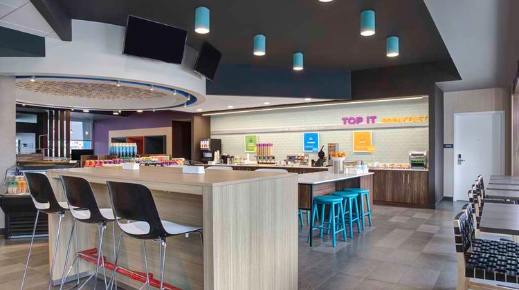 Tru by Hilton Toronto Airport West Restaurant