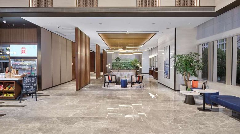 <b>Hilton Garden Inn Xixi Zijingang Lobby</b>. Images powered by <a href="https://iceportal.shijigroup.com/" title="IcePortal" target="_blank">IcePortal</a>.