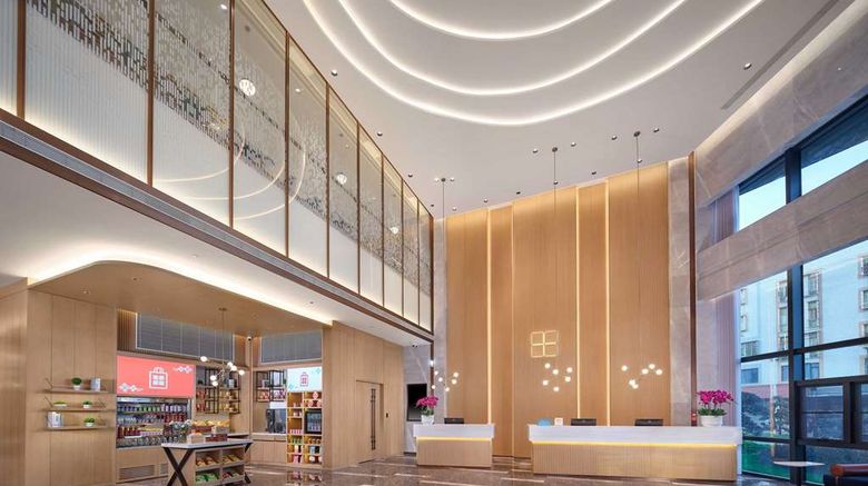 <b>Hilton Garden Inn Xiamen Tong'an Lobby</b>. Images powered by <a href="https://iceportal.shijigroup.com/" title="IcePortal" target="_blank">IcePortal</a>.