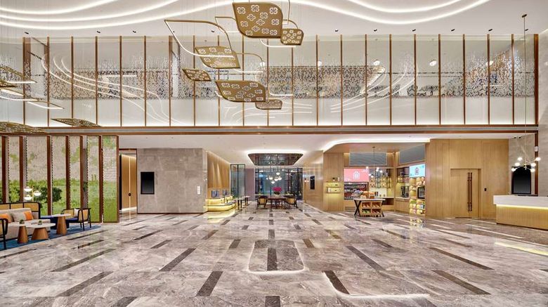 <b>Hilton Garden Inn Xiamen Tong'an Lobby</b>. Images powered by <a href="https://iceportal.shijigroup.com/" title="IcePortal" target="_blank">IcePortal</a>.