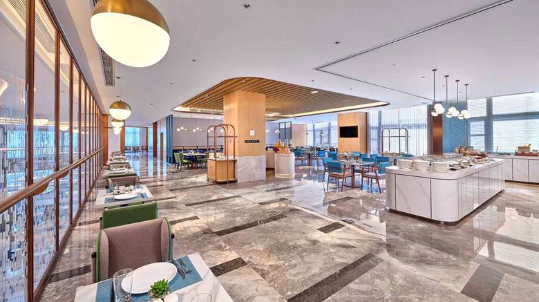 <b>Hilton Garden Inn Xiamen Tong'an Restaurant</b>. Images powered by <a href="https://iceportal.shijigroup.com/" title="IcePortal" target="_blank">IcePortal</a>.