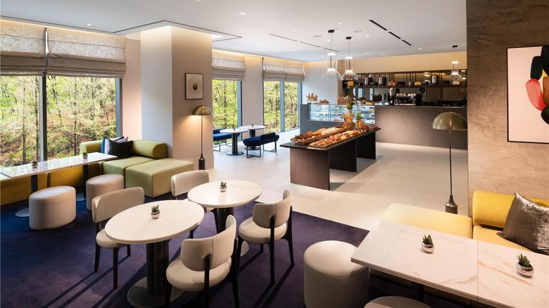 <b>DoubleTree by Hilton Seoul Pangyo Restaurant</b>. Images powered by <a href="https://iceportal.shijigroup.com/" title="IcePortal" target="_blank">IcePortal</a>.
