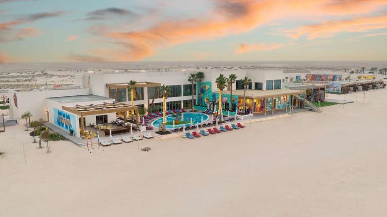 <b>Fuwairit Kite Beach, Tapestry Collection Pool</b>. Images powered by <a href="https://iceportal.shijigroup.com/" title="IcePortal" target="_blank">IcePortal</a>.