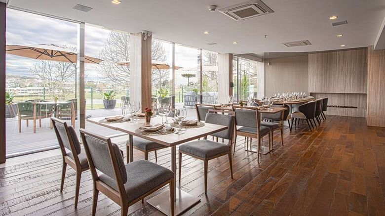 <b>Suryaa Hotel Pinhais, Curio Collection Restaurant</b>. Images powered by <a href="https://iceportal.shijigroup.com/" title="IcePortal" target="_blank">IcePortal</a>.