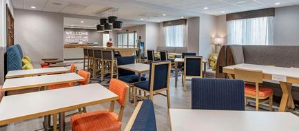 Hampton Inn Brannon Crossing Lobby