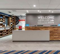 Hampton Inn Brannon Crossing Lobby