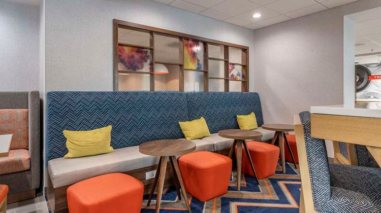 Hampton Inn Brannon Crossing Lobby