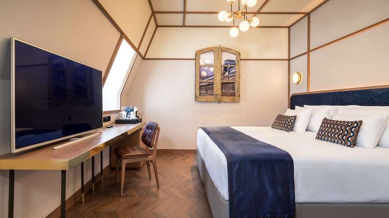 <b>Canfranc Estacion,a Royal Hideaway Hotel Room</b>. Images powered by <a href="https://iceportal.shijigroup.com/" title="IcePortal" target="_blank">IcePortal</a>.