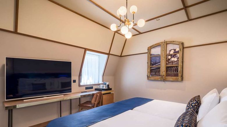 <b>Canfranc Estacion,a Royal Hideaway Hotel Room</b>. Images powered by <a href="https://iceportal.shijigroup.com/" title="IcePortal" target="_blank">IcePortal</a>.