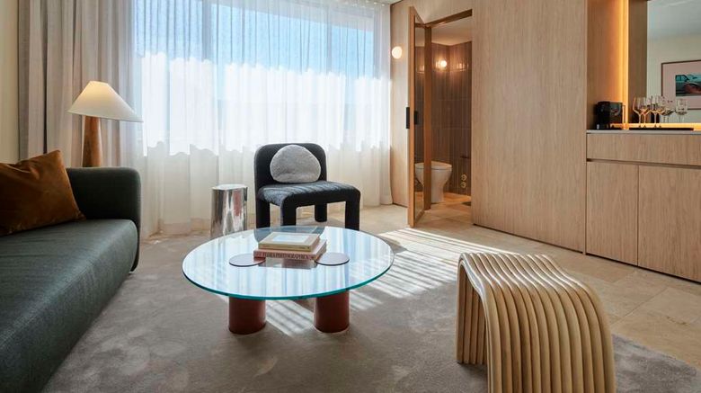 <b>Oxford House Suite</b>. Images powered by <a href="https://iceportal.shijigroup.com/" title="IcePortal" target="_blank">IcePortal</a>.