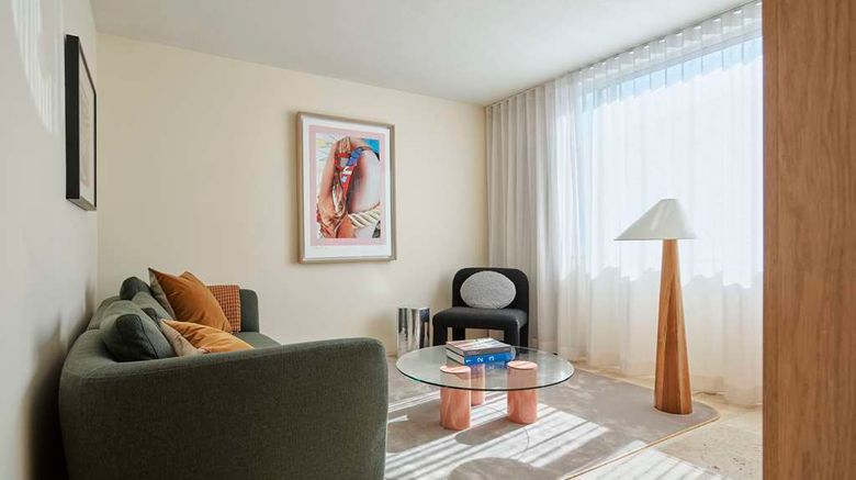 <b>Oxford House Suite</b>. Images powered by <a href="https://iceportal.shijigroup.com/" title="IcePortal" target="_blank">IcePortal</a>.
