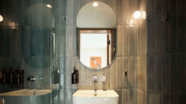 <b>Oxford House Room</b>. Images powered by <a href="https://iceportal.shijigroup.com/" title="IcePortal" target="_blank">IcePortal</a>.