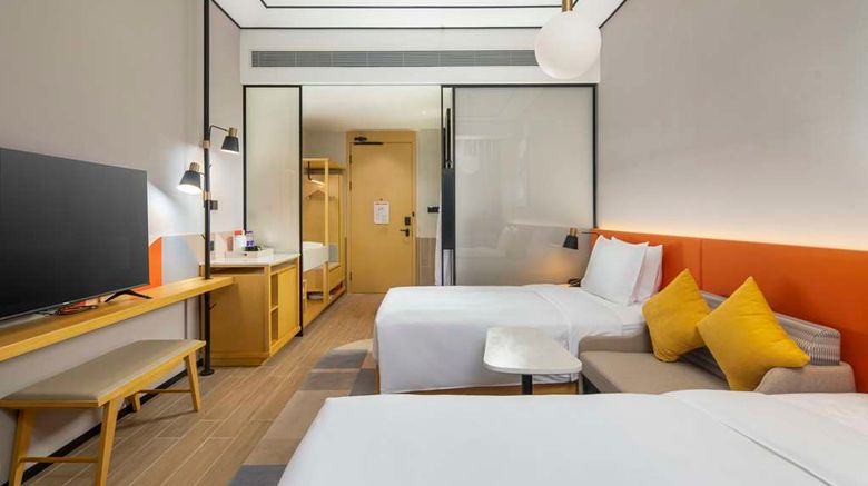 <b>Hilton Garden Inn Shenzhen Baoan Huaide Room</b>. Images powered by <a href="https://iceportal.shijigroup.com/" title="IcePortal" target="_blank">IcePortal</a>.