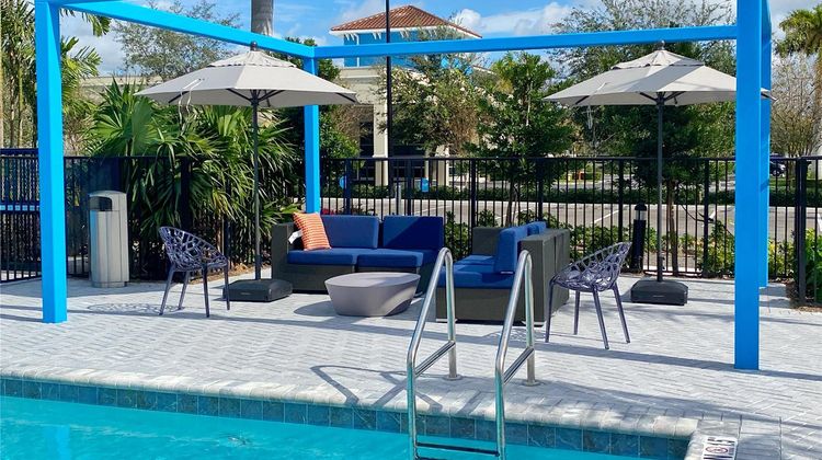 Tru by Hilton Miramar Pool