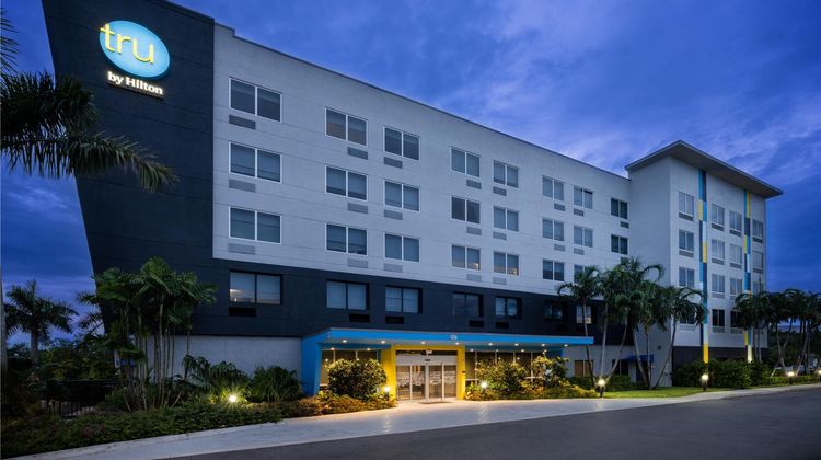 Tru by Hilton Miramar Exterior