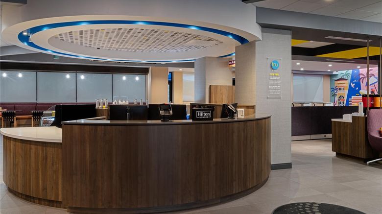 <b>Tru by Hilton Miramar Lobby</b>. Images powered by <a href="https://iceportal.shijigroup.com/" title="IcePortal" target="_blank">IcePortal</a>.