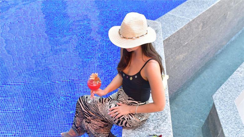<b>Ibis Doha Pool</b>. Images powered by <a href="https://iceportal.shijigroup.com/" title="IcePortal" target="_blank">IcePortal</a>.