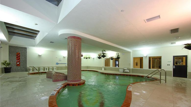 <b>DoubleTree by Hilton Bradenton Airport Pool</b>. Images powered by <a href="https://iceportal.shijigroup.com/" title="IcePortal" target="_blank">IcePortal</a>.