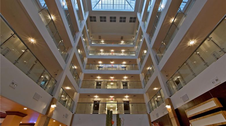 <b>DoubleTree by Hilton Bradenton Airport Lobby</b>. Images powered by <a href="https://iceportal.shijigroup.com/" title="IcePortal" target="_blank">IcePortal</a>.