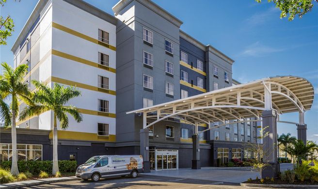 DoubleTree by Hilton Bradenton Airport Exterior
