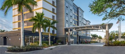 DoubleTree by Hilton Bradenton Airport Exterior
