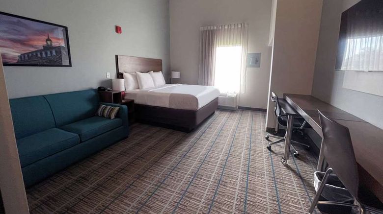 <b>Hawthorn Suites by Wyndham Sulphur Room</b>. Images powered by <a href="https://iceportal.shijigroup.com/" title="IcePortal" target="_blank">IcePortal</a>.