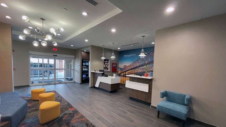 Hawthorn Suites by Wyndham Sulphur Lobby