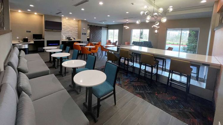 Hawthorn Suites by Wyndham Sulphur Lobby