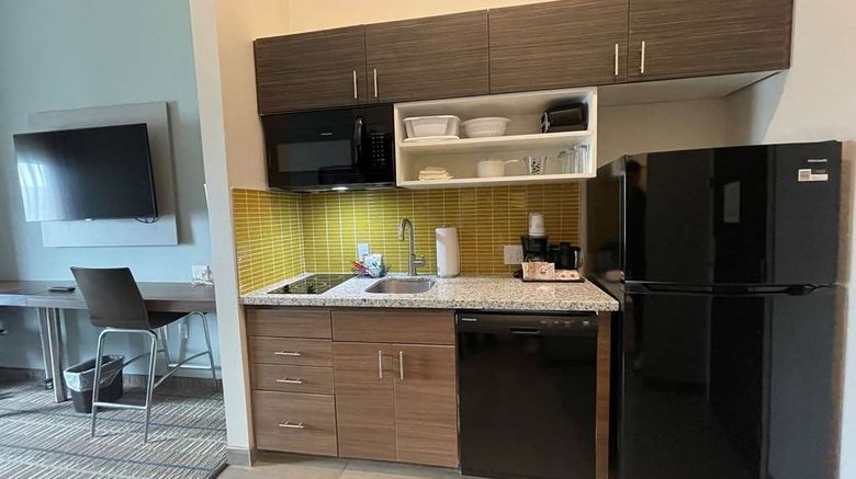 <b>Hawthorn Suites by Wyndham Sulphur Room</b>. Images powered by <a href="https://iceportal.shijigroup.com/" title="IcePortal" target="_blank">IcePortal</a>.