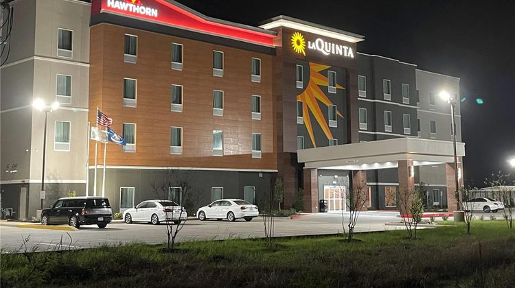 Hawthorn Suites by Wyndham Sulphur Exterior