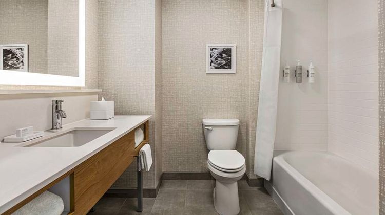 Hampton Inn & Suites San Mateo Room